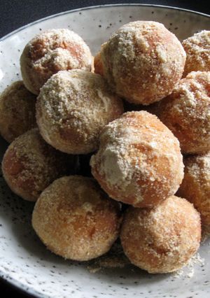 A picture of Tofu Doughnuts with ‘Kinako’ Sugar.
