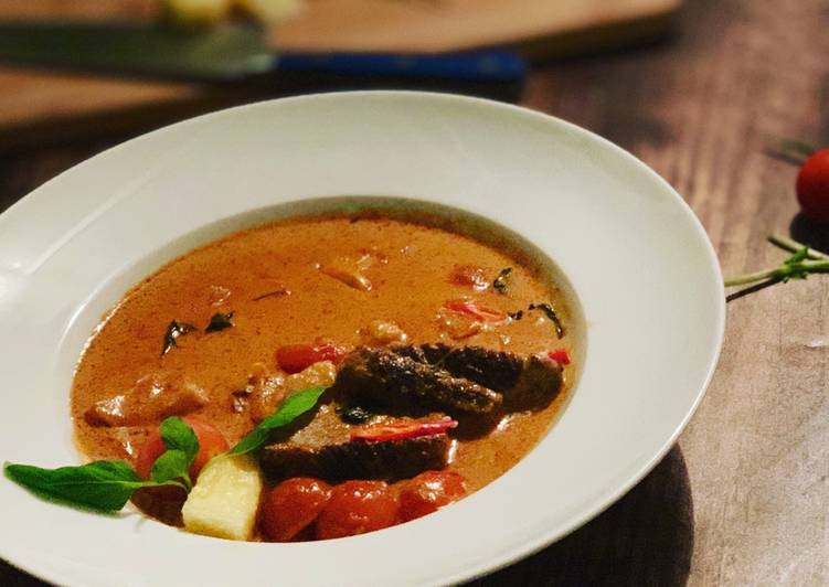 Recipe of Quick Roast Duck Red Curry (Thai)