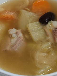 A picture of Shark's fin melon soup.
