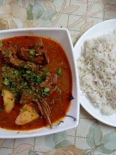 A picture of Aaloo gosht.