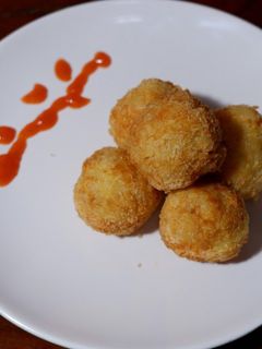 Foto resep Bitterballen with macaroni & mozza cheese