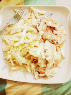 A picture of Irish Chips and egg.