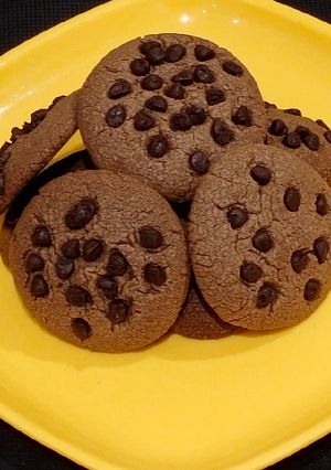 A picture of Chocolate chocochip cookies.