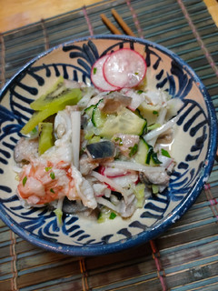 Una foto de Cebiche de Caballa y Gambones