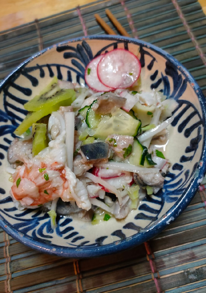 Una foto de Cebiche de Caballa y Gambones