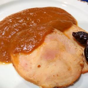 Roti de pollo con salsa de ciruelas y manzanas al Pedro Ximénez. En olla express