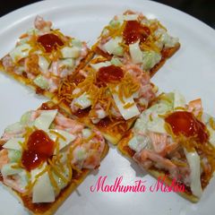 A picture of Cracker Pizza Bites.