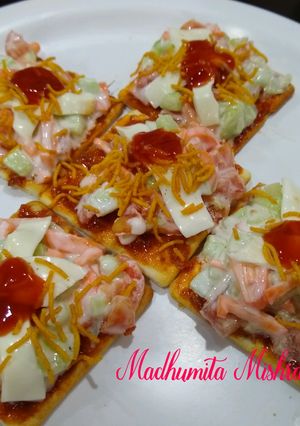 A picture of Cracker Pizza Bites.