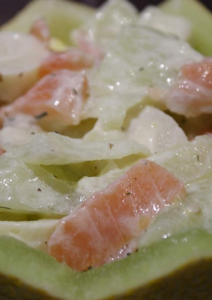Una foto de Ensalada de melón y salmón