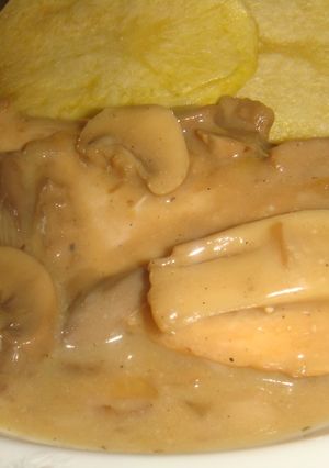 Una foto de Pechugas de pollo al champiñón