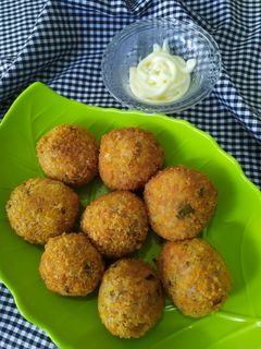 Foto resep Bola-bola nasi (kreasi untuk si kecil)