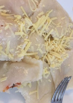 Una foto de Raviolones caprese