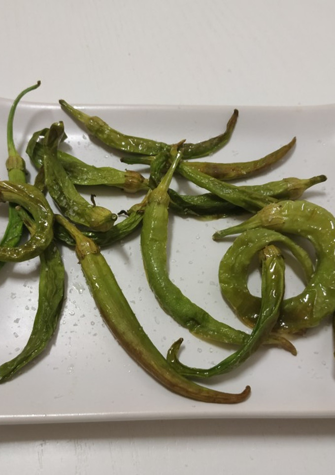 Una foto de Piparras (guindillas) en airfryer