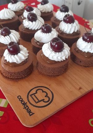 Una foto de Bocadillos chocomanjar cereza
