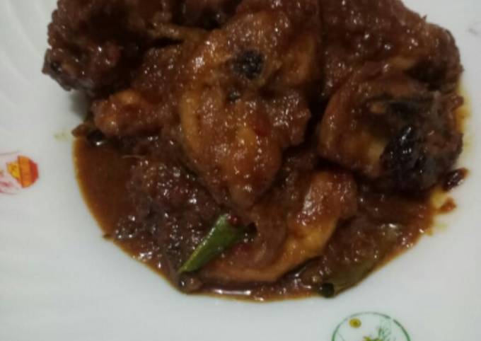 Semur ayam daun jeruk pedas