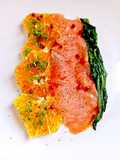 Salmone Affumicato con Bieta Arancia e Pepe Rosa