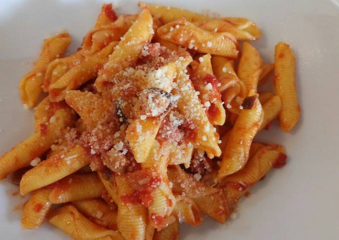 Garganelli con funghi e pancetta