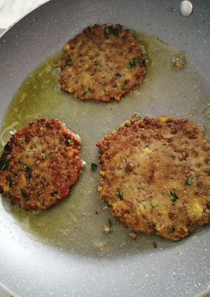 Una foto de Hamburguesas de lenteja con plátano macho 🥰