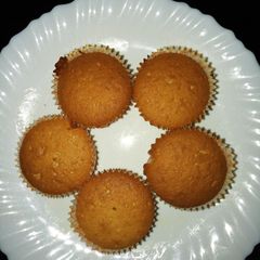 A picture of Queen cakes.