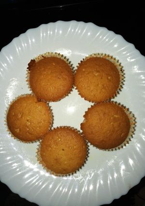 A picture of Queen cakes.