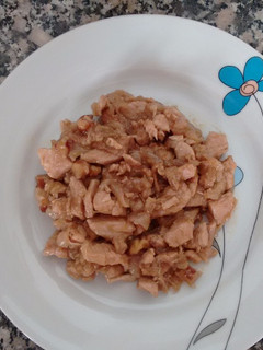 Una foto de Pollo con nueces y cebolla caramelizadas