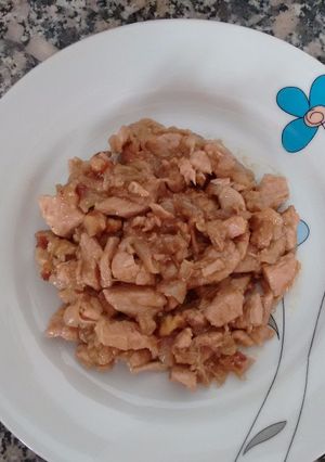 Una foto de Pollo con nueces y cebolla caramelizadas