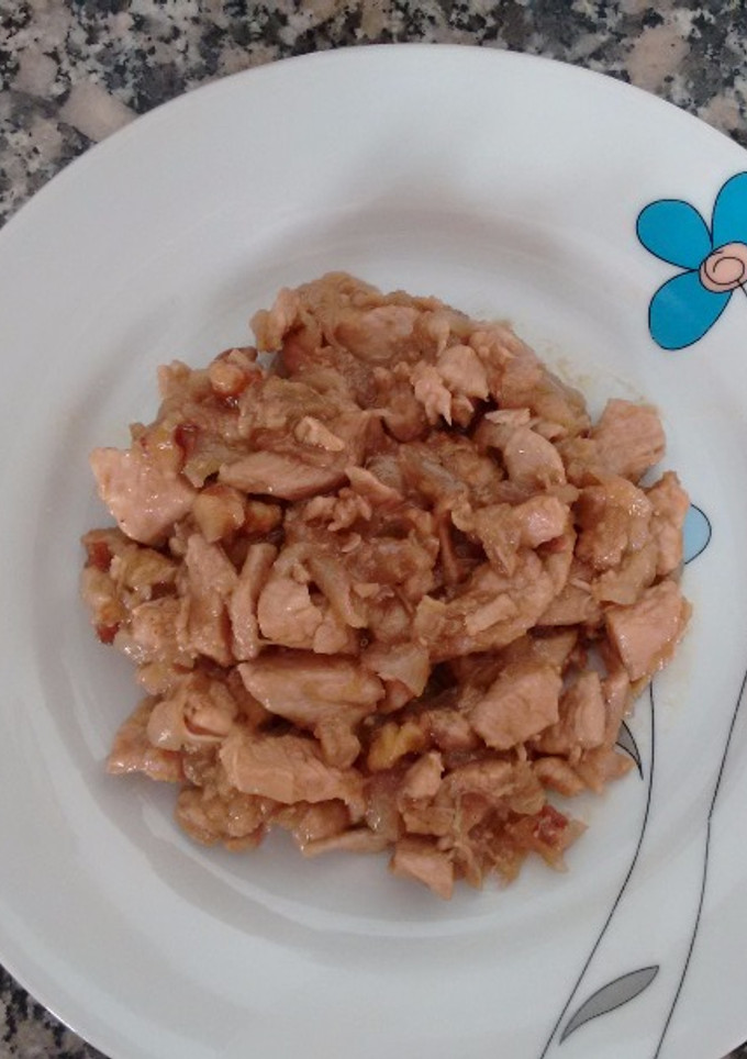 Una foto de Pollo con nueces y cebolla caramelizadas