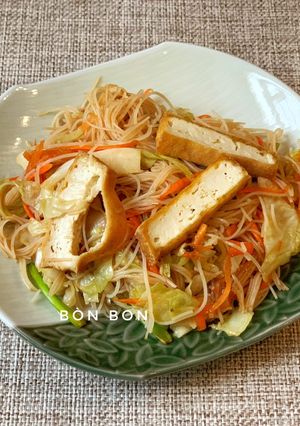 Hình của món Bún Gạo Xào Chay.