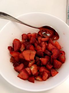 Strawberry makha রেসিপির প্রধান ছবি