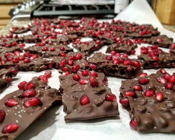 Easy Make Recipe Dark Chocolate Pomegranate Bark Delicious Nutritious