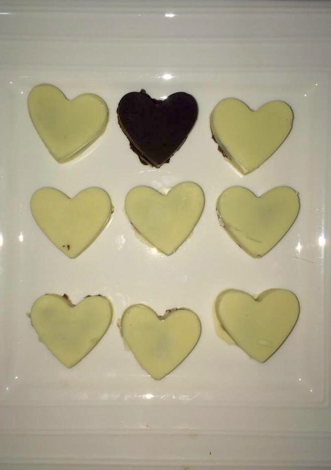 Una foto de Bombones choco blanco y Nutella (nocilla o cualquier crema de chocolate de tu agrado)