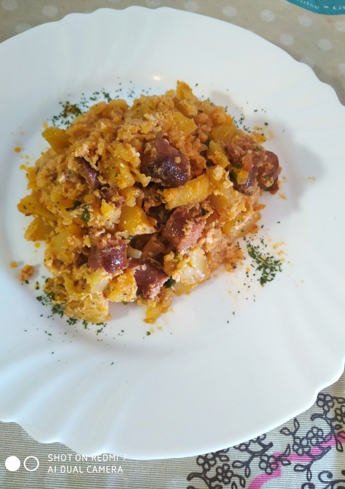 Una foto de Patatas revueltas con huevo y chorizo al estilo pueblo