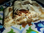 Una foto de postre con galleta de champaña