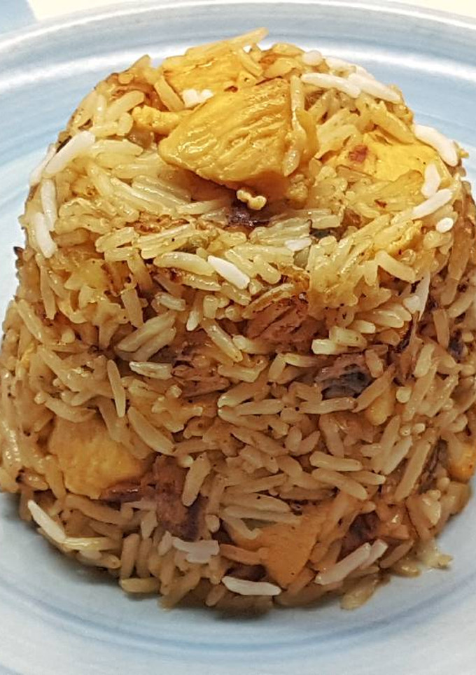 Una foto de Arroz Basmati frito con Pollo y Manzana Fuji