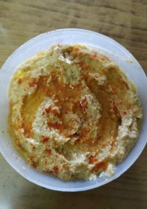 A picture of Hummus with lil twist.