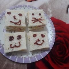 A picture of Bread Sandwich.