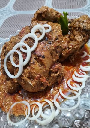 A picture of Chicken charga with gravy.
