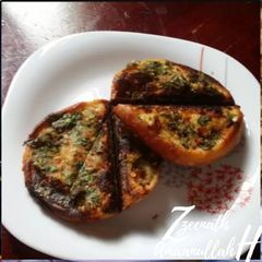 A picture of Garlic Buns.