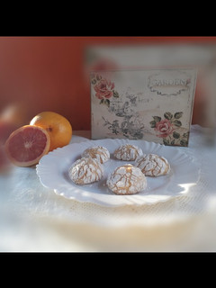 Una foto de Galletitas craqueladas de pomelo rosado