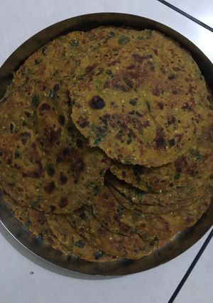 મેથી નાં થેપલા (Methi Thepla Recipe In Gujarati) રેસીપી મુખ્ય ફોટો
