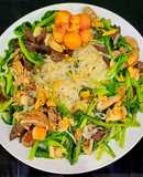 Lòng gà và trứng gà non xào cải đắng và bánh đa nắm Quỳnh Côi