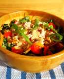 Ensalada de rúcula con atún y zanahoria