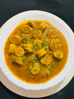 बेसन के गट्टे की सब्जी (Besan ke gatte ki sabzi recipe in Hindi) रेसिपी मुख्य फोटो