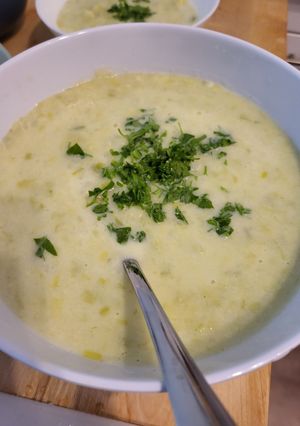 A picture of Potato and leek cream soup.