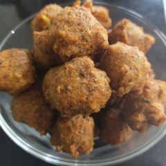 A picture of Mixed Dal Vada no onion no garlic.