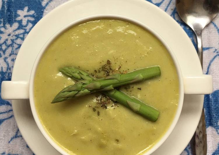 Super Creamy Asparagus Soup