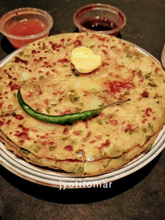 पालक आलू पराठा (Palak aloo paratha recipe in Hindi) रेसिपी मुख्य फोटो