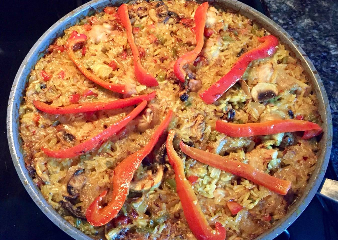 Arroz con pollo y champiñones