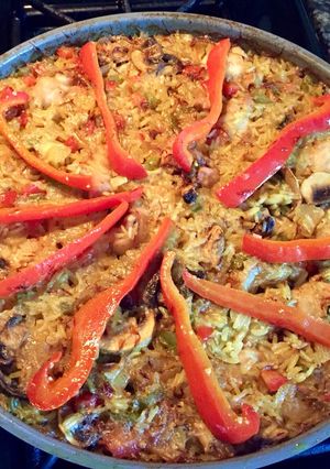 Una foto de Arroz con pollo y champiñones