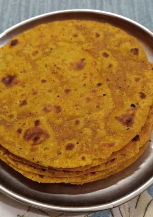 થેપલા (thepla recipe in gujarati) રેસીપી મુખ્ય ફોટો